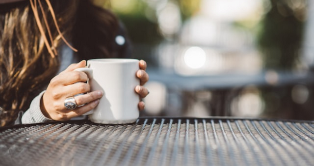 Je možné znovu ohřívat kávu? Není to nebezpečné?