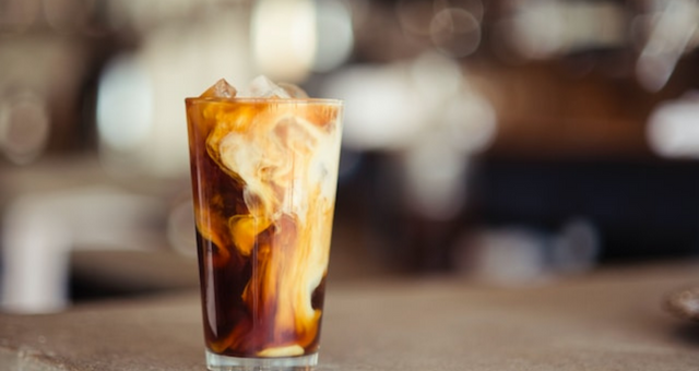 Máte rádi kávu s alkoholem? Vyzkoušejte tyhle 3 ikonické recepty!