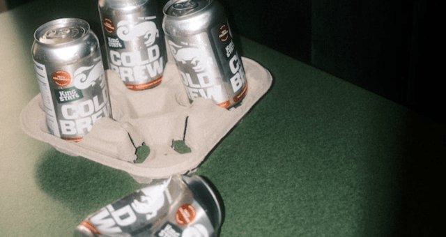 Káva v plechovce: Kde se tento fenomén vzal?