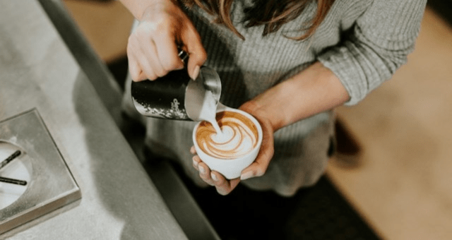 Konvička na mléko: Jakou vybrat na latté art?