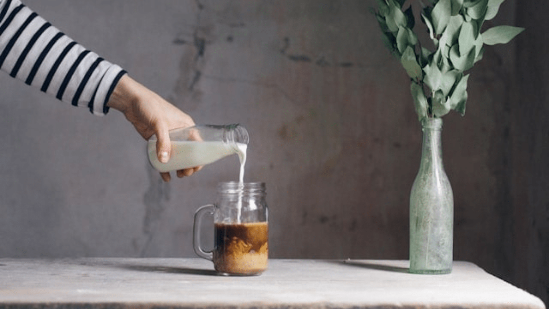 Mléko do kávy: Čerstvé, nebo trvanlivé? Které je lepší?