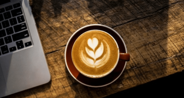 Předávkování kofeinem: Jak na ně reagovat?
