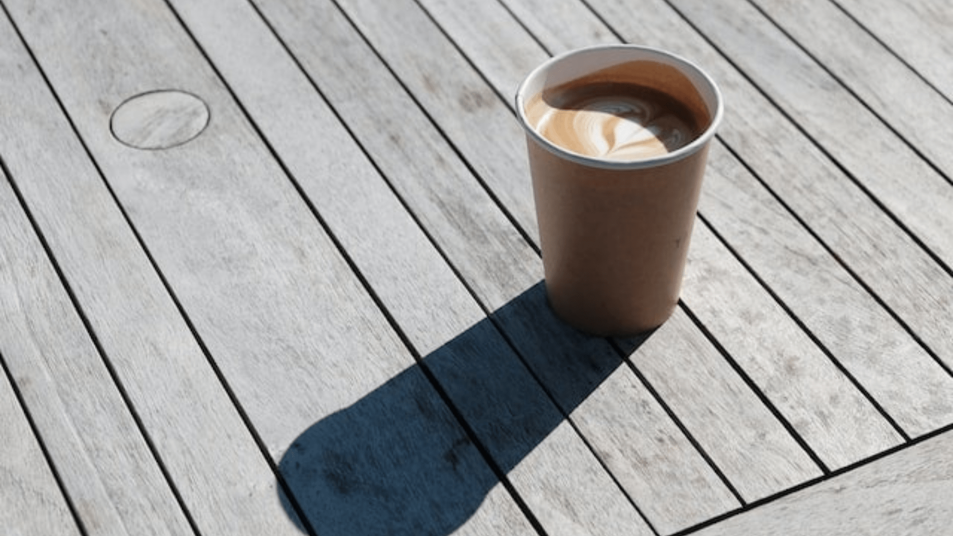 Proč je obtížné recyklovat kávové kelímky?