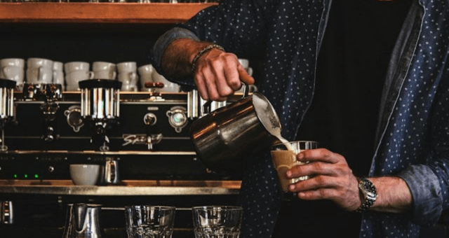 Ruční pákový kávovar: Zbytečný trend, nebo skvělá alternativa?