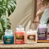 VONNÁ SVIEČKA YANKEE CANDLE, vôňa pláže a more, Beach escape, 411g, LAST PARADISE