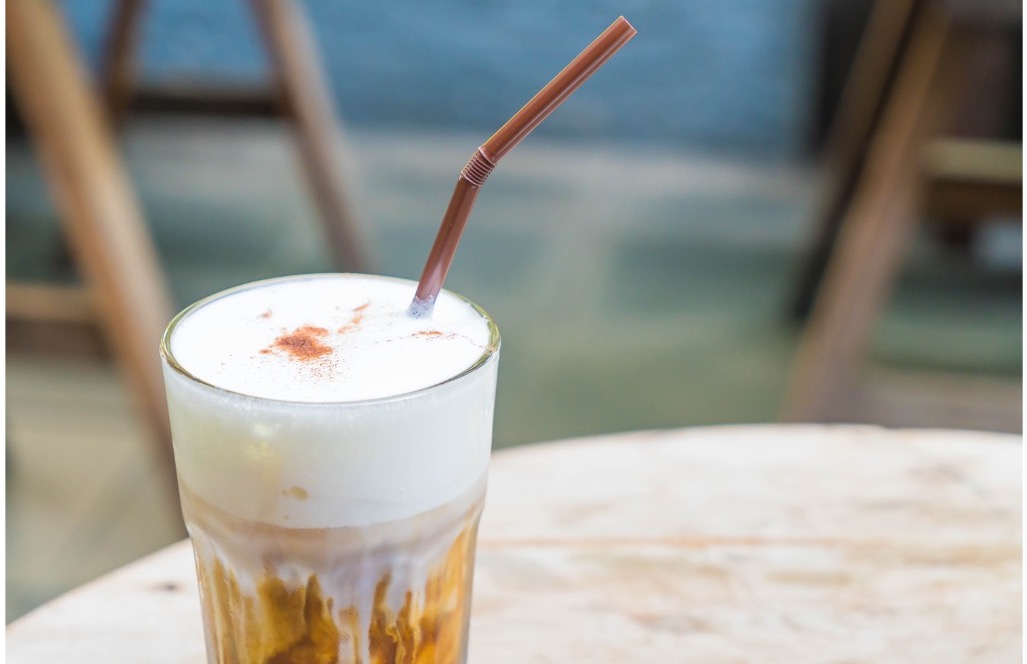 Tipy na letní osvěžení: kávové dezerty a káva s alkoholem