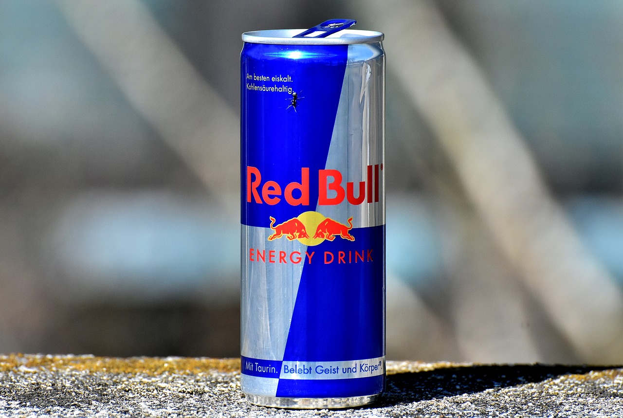 Obsah kofeinu v kávě vs v Red Bullu - co je lepší životabudič?