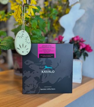 🌸🐣 Jaro je tady A s ním i ideální čas na šálek dobré kávy Káva pro kulíška je směs 100% Arabica (50 % Kolumbie, 50 %...