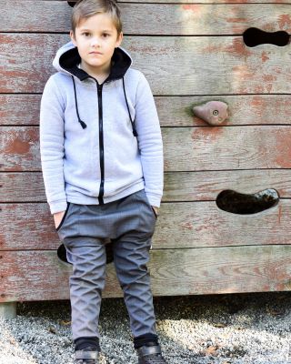 A jak jsou nadšené vaše děti, když je začátkem srpna oblékáte do softek a mikiny? 😁 Ať je horko, nebo prší u nás se...