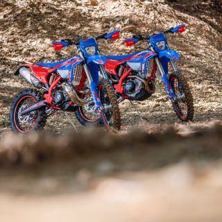 Nové modely RACE MY27 právě představeny 🔥 Tak co na ně říkáte? . . @kavoracing @multi_air_official @vertex_pistons_racing...