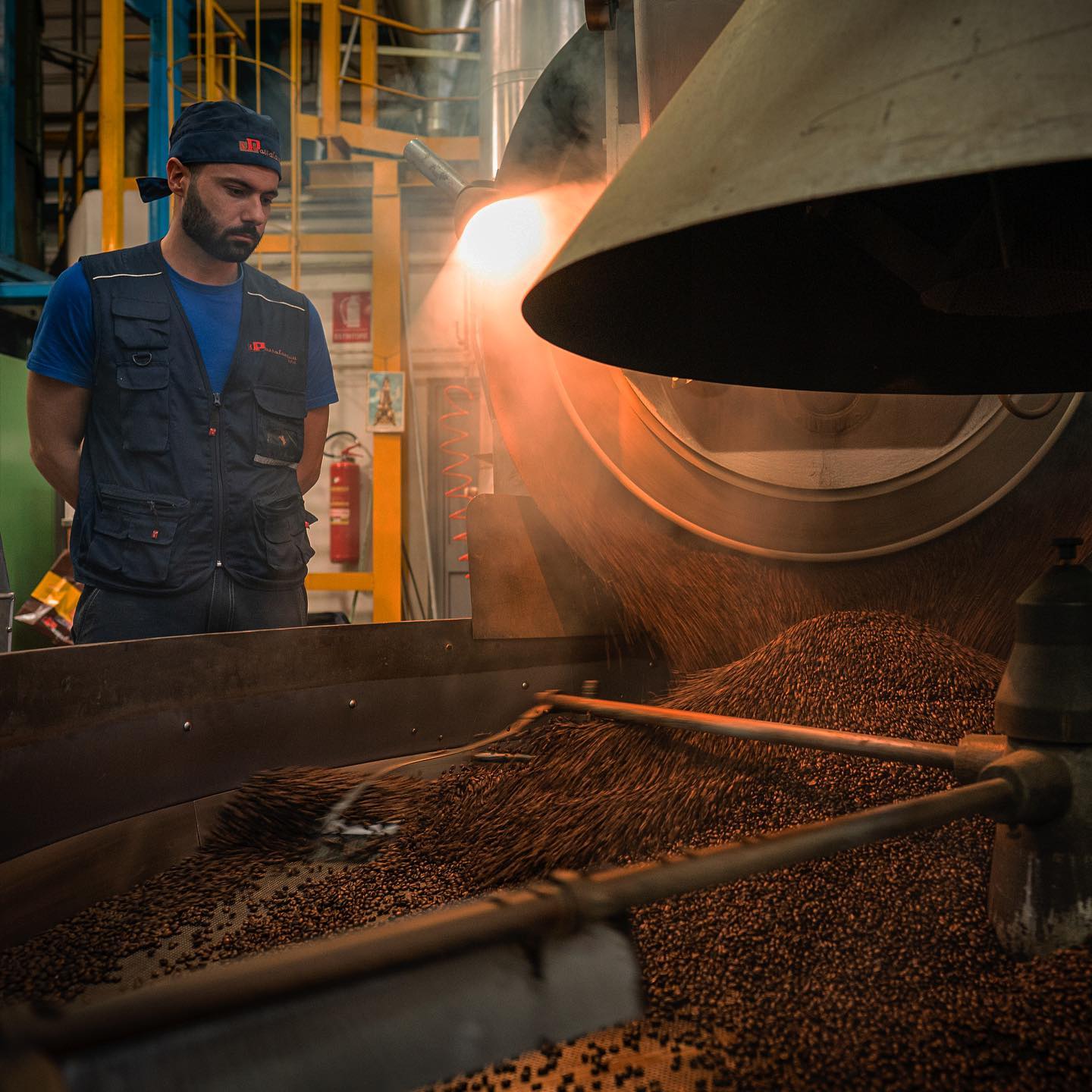 Pražení kávy: Umění a věda za dokonalou chutí