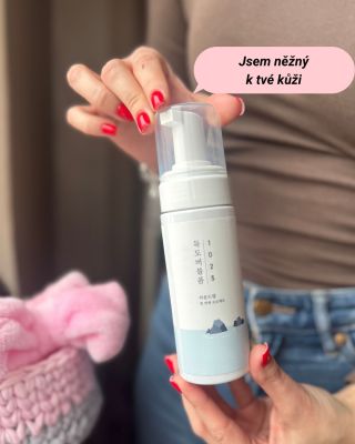 Jsem šetrný k tvé pokožce. 💕 A jsem také ideální pro dospívající dívky, které trpí akné! Tento jemný korejský čisticí...