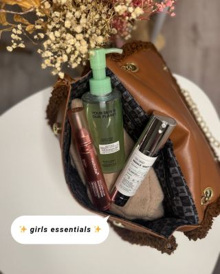 Tvoje malé beauty must-haves vždy po ruce 🤍 Ať jdeš do práce, na kávu nebo plánuješ víkendový chill, pleť si zaslouží...