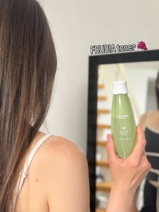 ✨ Pomáhá zjemnit vzhled pórů ✨ Osvěžuje a tonizuje pleť ✨ Ideální pro smíšenou a mastnější pleť ✨ Obsahuje výtažek ze...