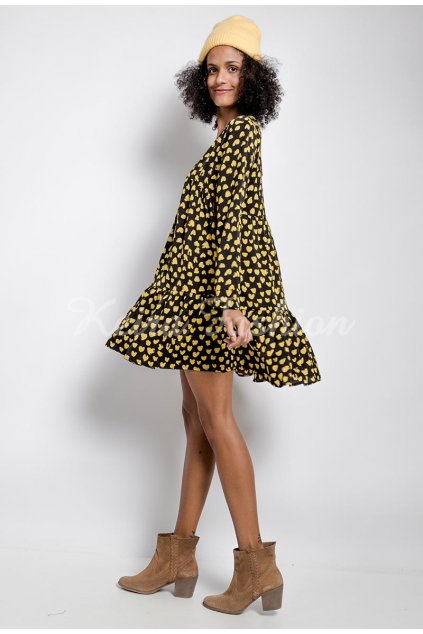 čierne šaty so žltými srdiečkami