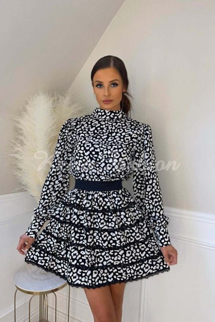 Čierno-biele minišaty so zvieracím vzorom, čipkou a odhaleným chrbtom