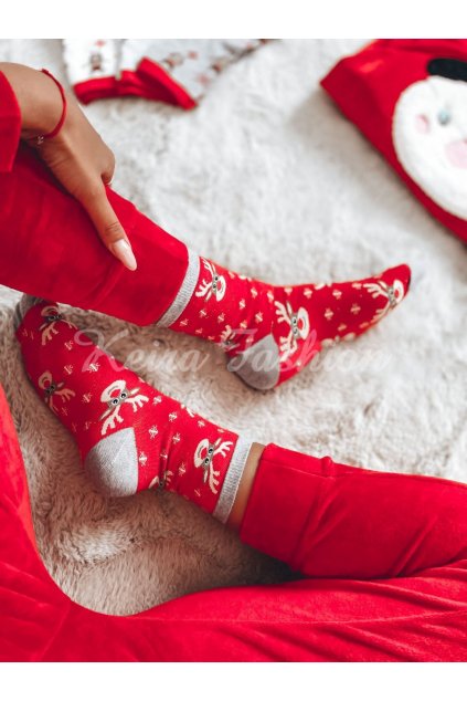 červené vianočné zimné ponožky sob