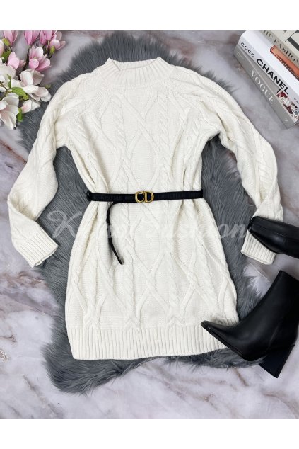 biele pletené šaty