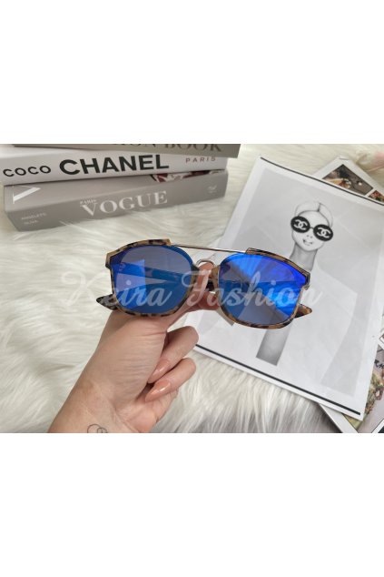 modré zrkadlové slnečné okuliare