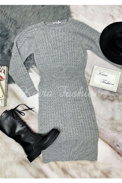 sivé pletené šaty