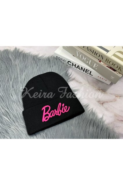 čierna čiapka s ružovým nápisom barbie