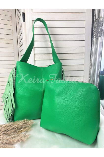 zelená taška so strapcami