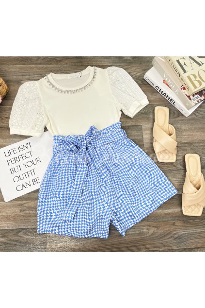 modré šortky so vzorom kohutia stopa