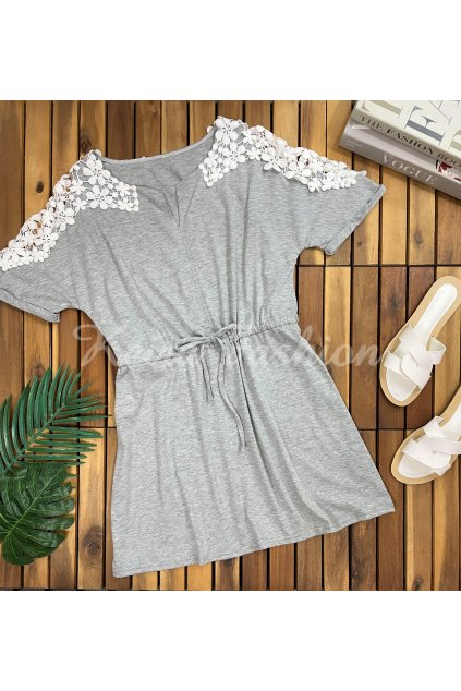 sivé minišaty s krajkou