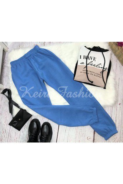 modré tepláky teplé