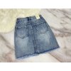 Dámska modrá jemne potrhaná rifľová sukňa s vreckami