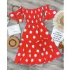 červené bodkované šaty