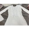dámske biele šaty vzadu s krajkovým výstrihom