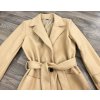 béžový flaušový kabát s opaskom