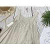 Béžové letné šaty bez rukávov s krajkou na dekolte