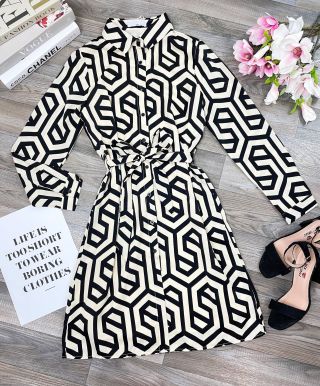 Šaty Abstract 🛒➡️www.keirafashion.sk . . . . . #fashionslovakia #damskamoda #dresslover #instafashion #modaslovensko...