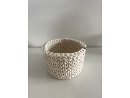 Háčkovaný košík 15 x 10 cm