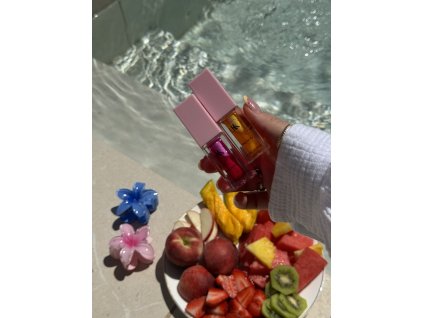 Olej na rty Cherry – vyživující a hydratační péče pro jemné a lesklé rty  Vyživující hydratační olej pro jemnější rty