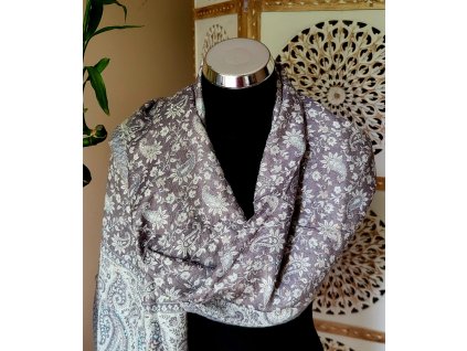 Csillogó hamvas szürke vállkendő