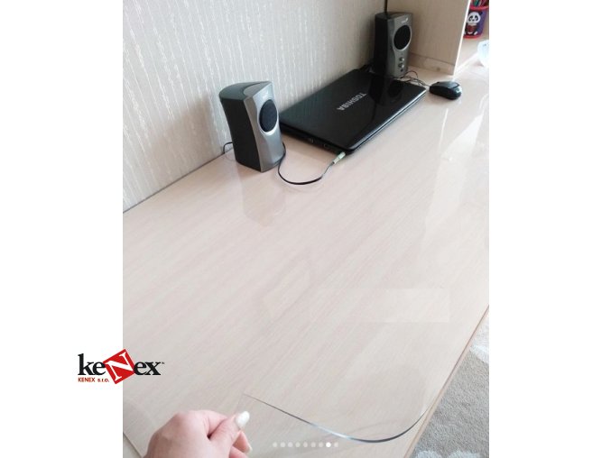 ubrus na stul z mekkeho skla 150x60 cm