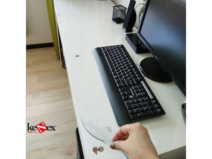 ubrus na stul z mekkeho skla 50x117 cm