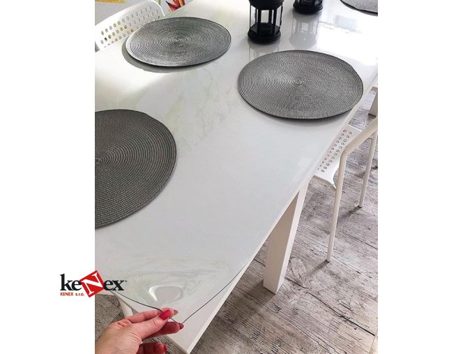 ubrus na stul z mekkeho skla 67x120 cm