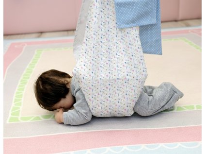 Pas na lezeni jarni louka