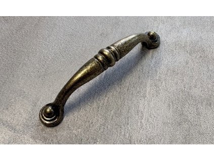 Rustikální nábytková úchytka UM-006-G4 mosaz patina