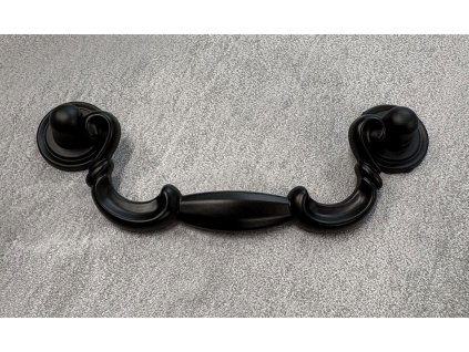 Rustikální nábytková úchytka UM-133-P2 černá