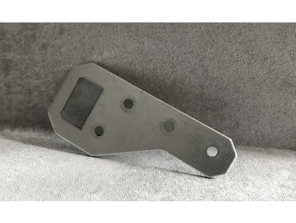 Závěsné kování horních skříněk