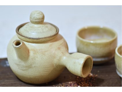 Čajník s rúčkou do strany bledý