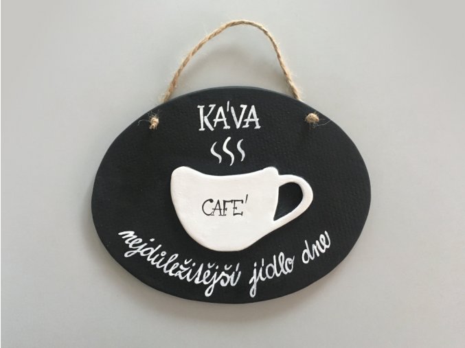 keramicky oval cernobily kava s napisem kava nejdulezitejsi jidlo dne