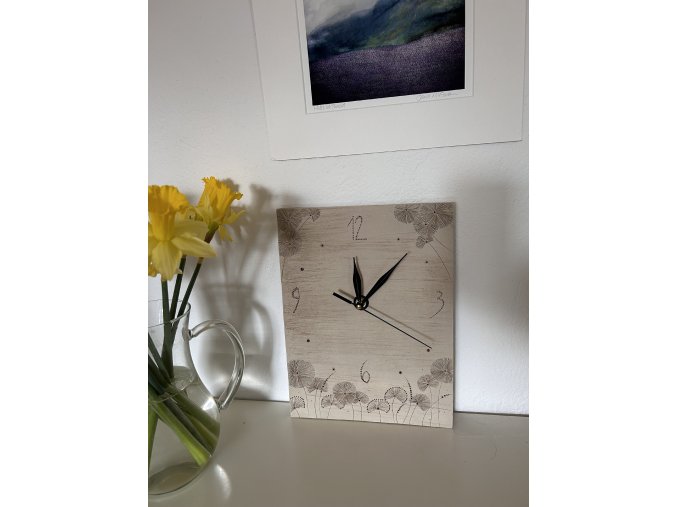 Hodiny s pampeliškou