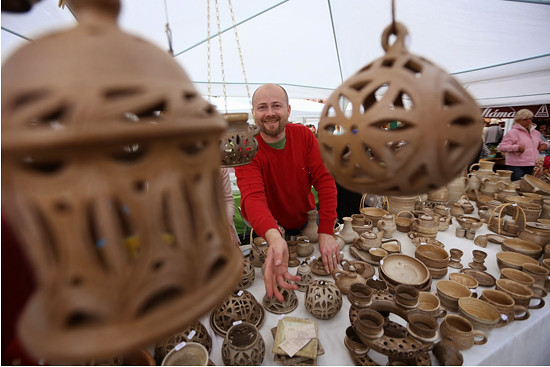 keramicka-misa-s-rytym-vzorem