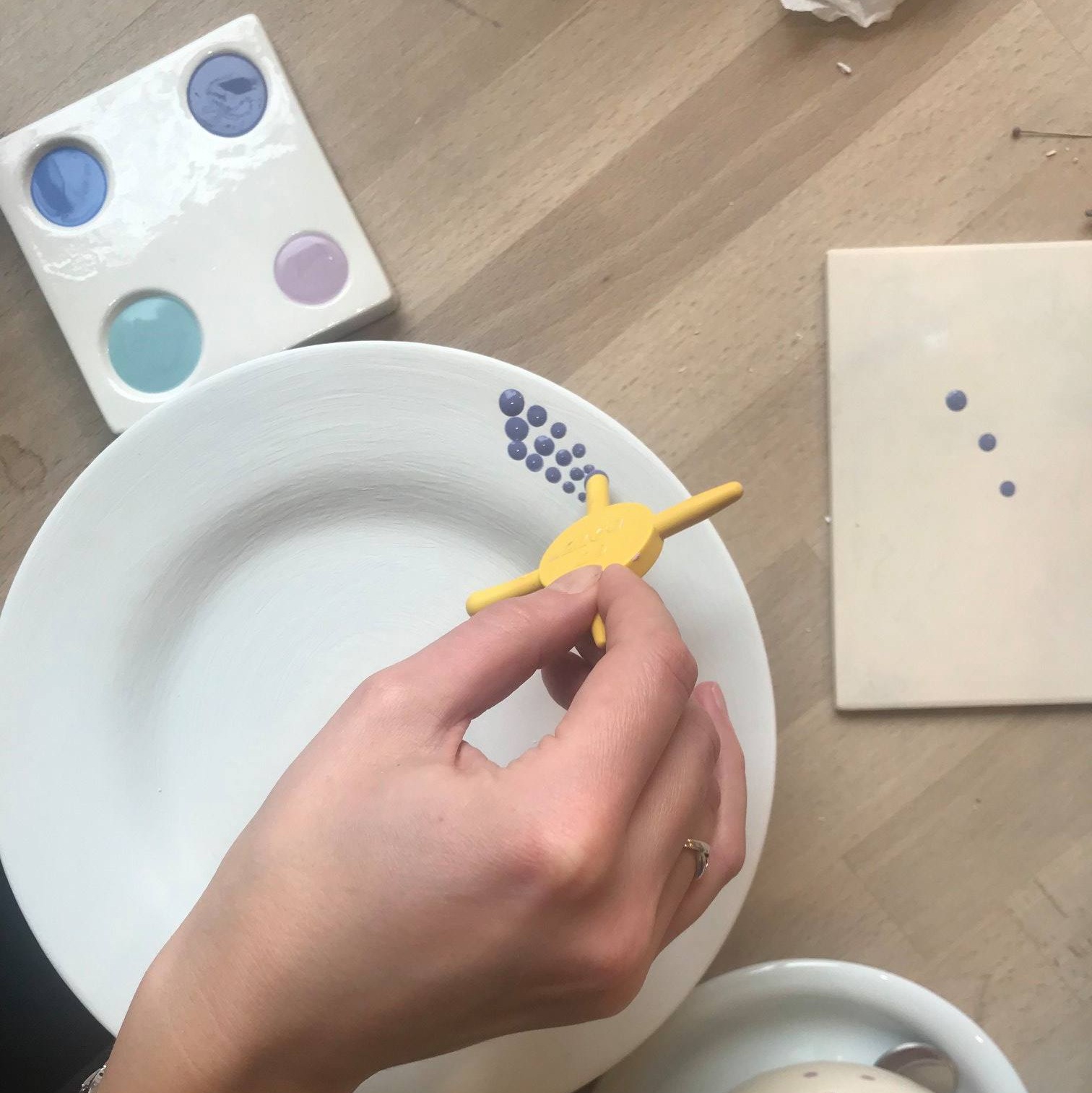 Malování keramiky v keramické dílně: rozšíření nabídky pro veřejnost